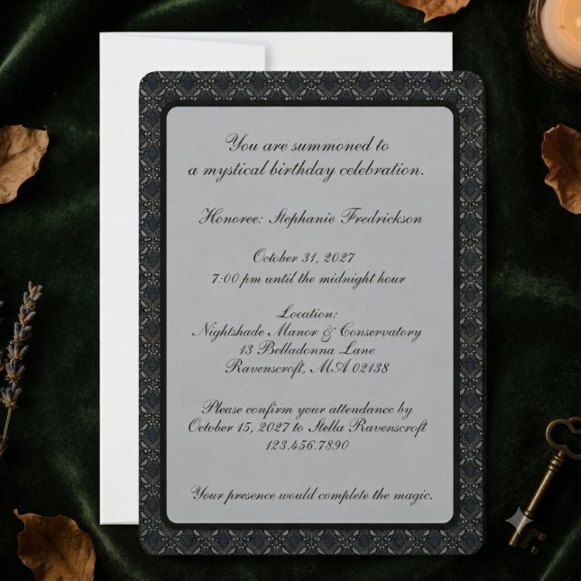 Invitación Tema de fiesta Onyx Gothic Damask Malhumorado (Onyx gothic damask invitation for mystical birthday celebration.)