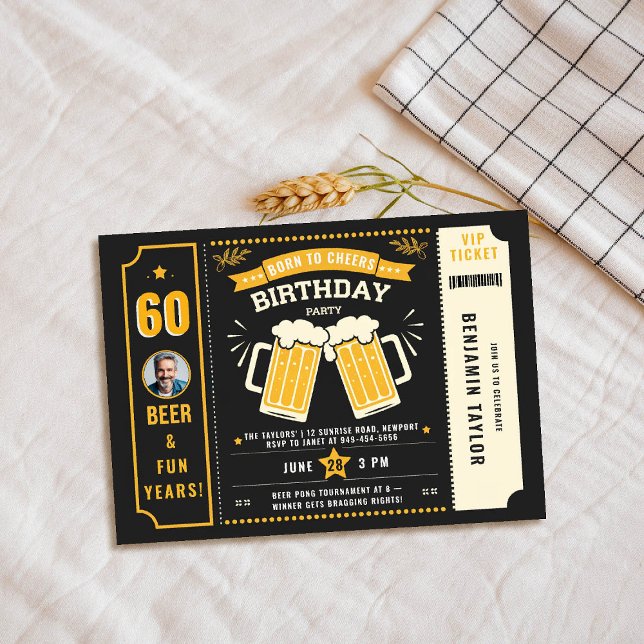 Invitación Tema de la cerveza Black Ticket Hombres Adultos Fo (men birthday party invitation beer themed cheers photo black yellow orange ticket mugs template)