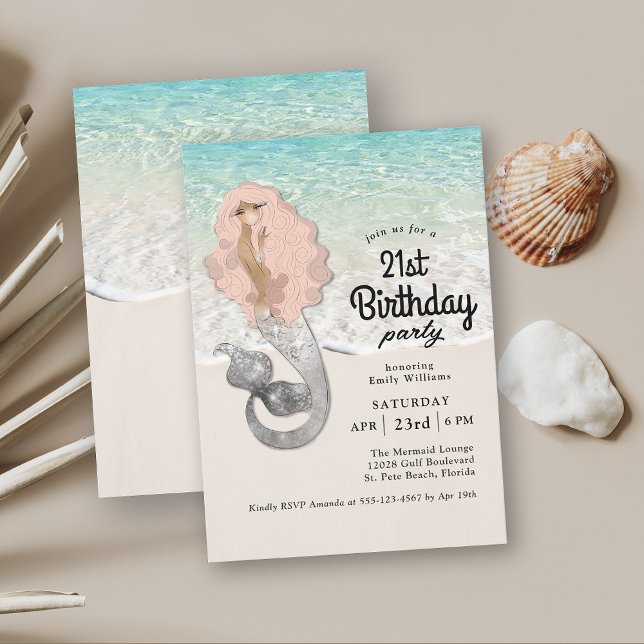 Invitación Tema de la playa de la sirena retro 21 cumpleaños (Celebrate a 21st birthday in retro beach style with this mermaid birthday party invitation.)