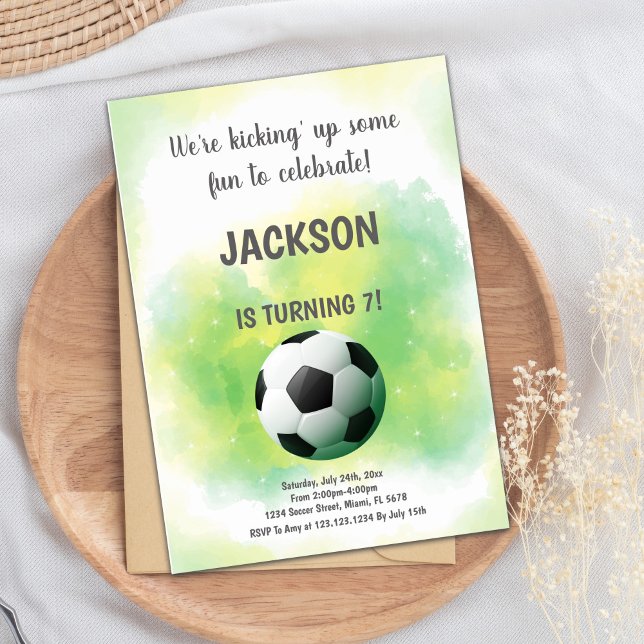 Invitación Tema del fútbol divertido (Cloud Yellow and green Soccer Birthday Invitations)