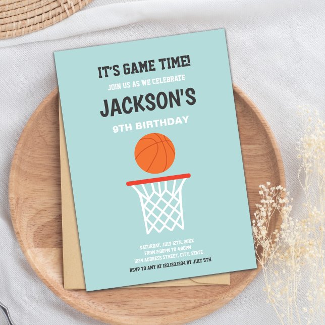 Invitación Tema deportivo de fondo claro (Green Light Background Basketball Invitations)