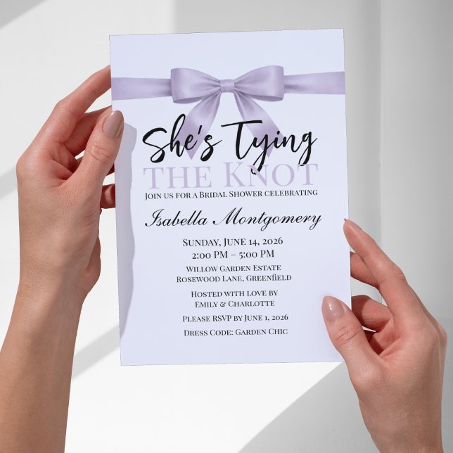 Invitación Tema Ella Está Anudando el Nudo Lazo Lavanda (She’s Tying the Knot Theme Lavender Bow Invitation
)