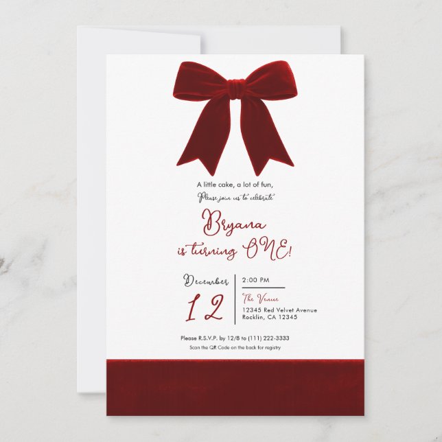 Invitación Terciopelo Rojo Bow Elegant Posh Primer Cumpleaños (Anverso)