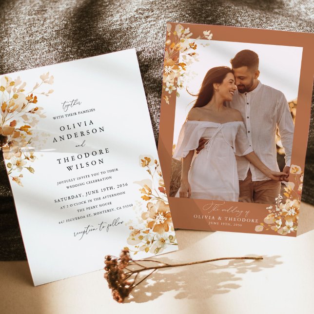 Invitación Terracotta Floral Elegant Photo Back Wedding (Terracotta elegant floral wedding invitation photo back with framed couple portrait and gold accents)