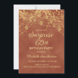 Invitación Terracotta Gold String Lughts Surprise 60th<br><div class="desc">Elegante,  elegante y divertida invitación a los chicas de terracota o a la sorprendente fiesta de cumpleaños número 60 de las mujeres con luces de cuerda dorada y bokeh brillante.</div>