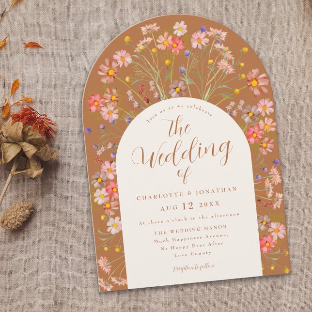 Invitación Terracotta Wildflower Arch Fall Wedding (Boho fall wildflower floral arch terracotta burnt orange wedding with elegant script)