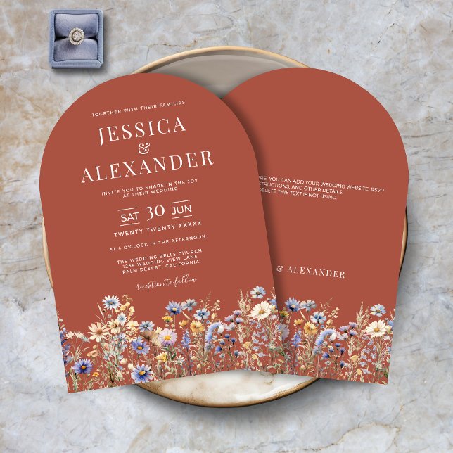 Invitación Terracotta Wildflowers Elegante Boda de Arco (Dusty Blue Wildflowers Elegant Terracotta Arch Wedding Invitation with Optional Info on Back.)