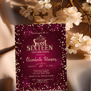 Invitación Tiara dorada chic, diamantes Burgundy Sweet 16 Par