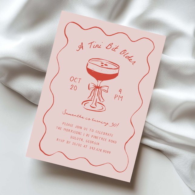 Invitación Tini Bit Older Espresso Martini Garabato Cumpleaño (A Tini bit Older espresso martini 30th birthday party invitation in hand-drawn doodle style.)