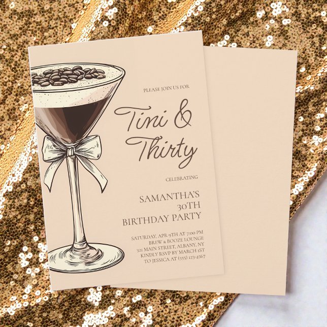 Invitación Tini y Thirty Script Martini 30 Fiesta de cumpleañ (Tini and Thirty Script Martini 30th Birthday Party Invitation)