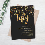Invitación Tipografía de estrellas de oro negro de lujo 50 añ<br><div class="desc">Una invitación moderna y elegante para una fiesta de cumpleaños número 50 tanto para él como para ella. Decorado con estrellas doradas. Antecedentes negros y la palabra Cincuenta escribió con grandes letras falsas de oro. Personalice y agregue un nombre y detalles del fiesta.</div>
