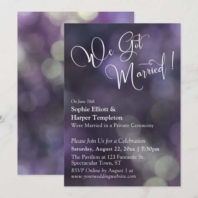 Invitación Tipografía de Luz Bokeh Morado y "Nos Casamos" (Anverso / Reverso)