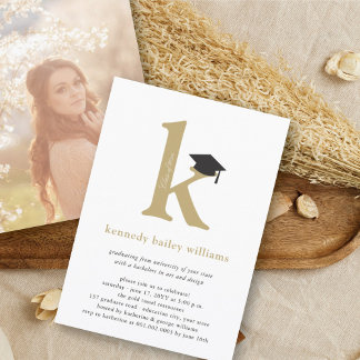 Invitación Tipografía de Oro Limpio Inicial 'K' Graduado Seni
