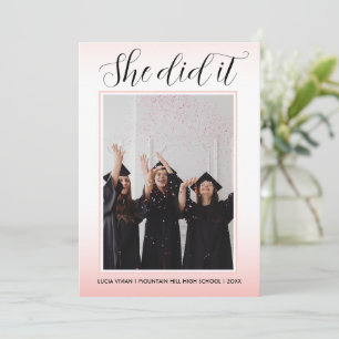 Invitación Tipografía de tema rosa claro Graduación de foto