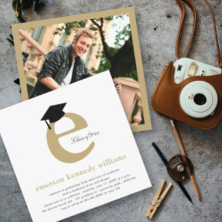 Invitación Tipografía Dorada Minimalista Inicial E Graduado M