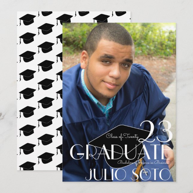 Invitación Tipografía moderna de graduación con letra script  (Anverso / Reverso)