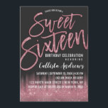 Invitación Tipografía moderna de Purpurina rosado negro dulce<br><div class="desc">Esta moderna y jovial invitación Sweet 16 es el diseño perfecto para la moda y el chica de cumpleaños moderno. Cuenta con una secuencia de purpurina brillante rosa y rosa fino impreso en bonito y un gradiente oscuro negro. También representa la tipografía de pinceles de purpurina brillante rosa "Sweet Sixteen"....</div>