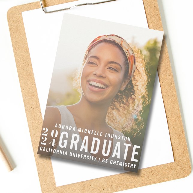 Invitación Tipografía Moderna para Graduados Clase de 2026 |  (Subido por el creador)