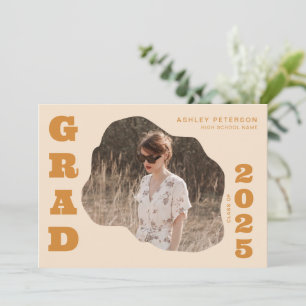 Invitación Tipografía moderna retro amarilla 2 graduación de