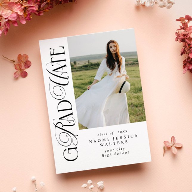 Invitación Tipografía Moderna Serif Foto Graduación Elegante (Subido por el creador)