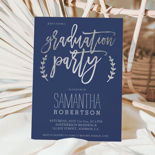 Invitación Tipografía plateada fiesta de graduación azul mari (Subido por el creador)