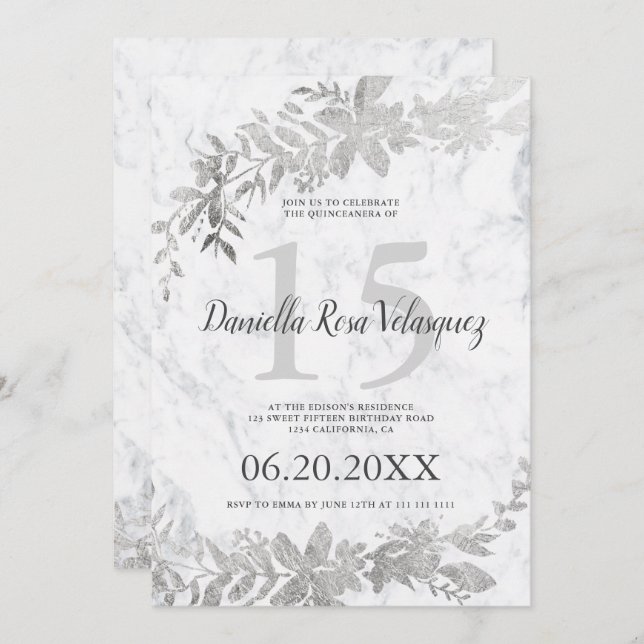 Invitación Tipografía plateada Quinceanera de mármol blanco f (Anverso / Reverso)