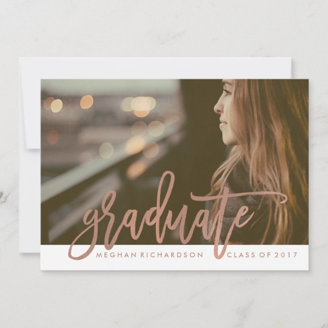Invitación Tipografía Rosa moderna| Foto para el graduado (Anverso)