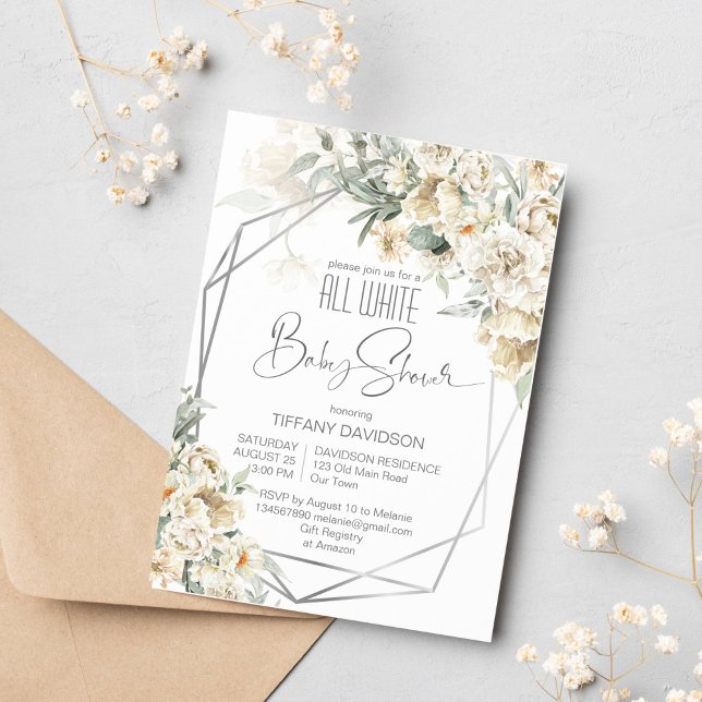 Invitación Todas las duchas blancas de bebé marco plateado fl (All white baby shower invitation white flowers silver geometrical frame silver sage white themed)