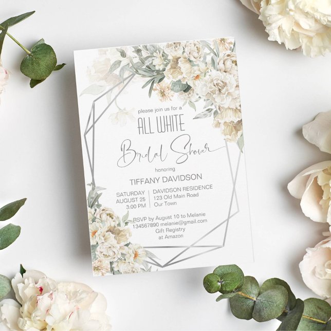 Invitación Todas las duchas de novia blancas marco plateado f (All white bridal shower invitation white flowers white sage silver geometrical frame white themed)