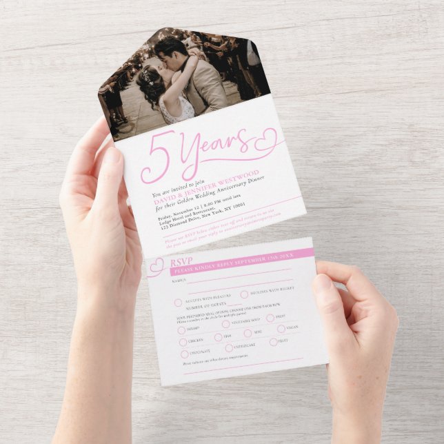 Invitación Todo En Uno 5.º Aniversario de la comida rosa RSVP foto (desgarro)