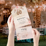 Invitación Todo En Uno 60 años pampas rosa de flores rosadas RSVP<br><div class="desc">Un marco rústico de color oro subió y degradado de color rosa oscuro,  decorado con flores rosadas y pasto de pampas. Personaliza y agrega tu nombre,  y los detalles. Letras de color negro. El número 60 está escrito con un tipo de letra subió de globos dorados.</div>