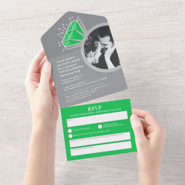Invitación Todo En Uno Anillo de eternidad de esmeralda del 55 aniversari (desgarro)