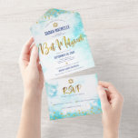 Invitación Todo En Uno Bat Mitzvah color de agua turquesa guion dorado gi<br><div class="desc">¡Estén orgullosos, regocijaos y exhiban este hito de su Bat Mitzvah favorito! Envíe esta impresionante, moderna y personalizado invitación todo en uno para un evento que recordar. Relieve metalizado de imitación dorado espumoso, puntos purpurinas y escritura tipográfica superponen un fondo de color azul turquesa. Este producto todo en uno es...</div>
