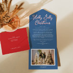 Invitación Todo En Uno Blue Holly Jolly Navidades Cuatro Noticias de Fami<br><div class="desc">Este jolly azul Navidad las noticias de la familia de cuatro fotos Todo en una sola invitación presenta escenas simples, brillantes y alegres de azul y rojo con bordes blancos limpios y tipografía clásica, adornadas con un guión caprichoso al estilo de los dulces para títulos y cabeceras. Hacerlo una feliz...</div>