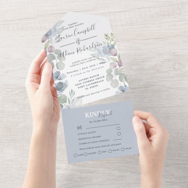 Invitación Todo En Uno Boda azul agitado y floral de eucalipto ruso (desgarro)