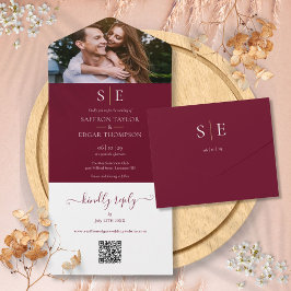 Invitación Todo En Uno Boda con foto y monograma en código QR en burgundy