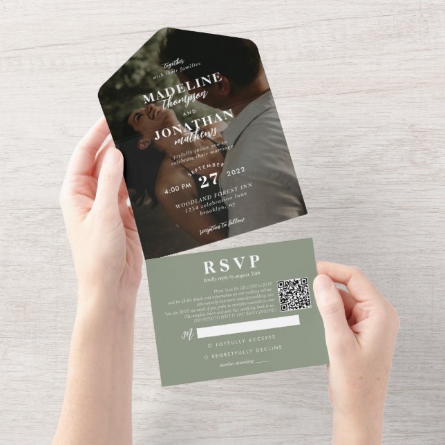 Invitación Todo En Uno Boda de código QR verde moderno y elegante (desgarro)