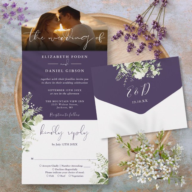 Invitación Todo En Uno Boda de guión de vegetación morada floral (Purple Floral Greenery Script Wedding Photo All In One Invitation)