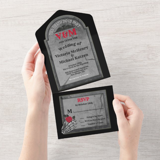 Invitación Todo En Uno Boda de Halloween gótico de Tombstone (desgarro)