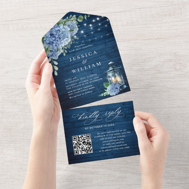 Invitación Todo En Uno Boda de madera azul Hydrangea Lantern código QR (desgarro)