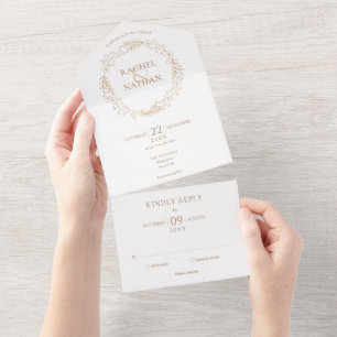 Invitación Todo En Uno Boda de Monograma con Guirnalda de Laurel Dorado E