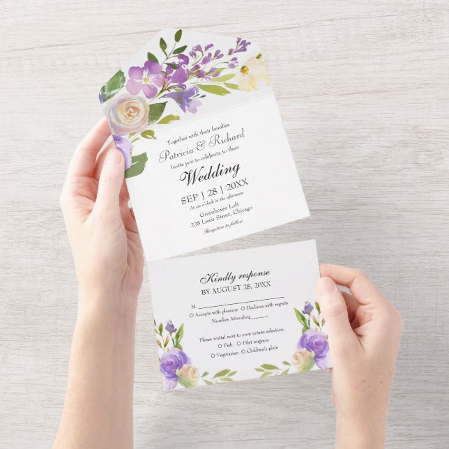 Invitación Todo En Uno Boda elegante de monograma morado floral (desgarro)