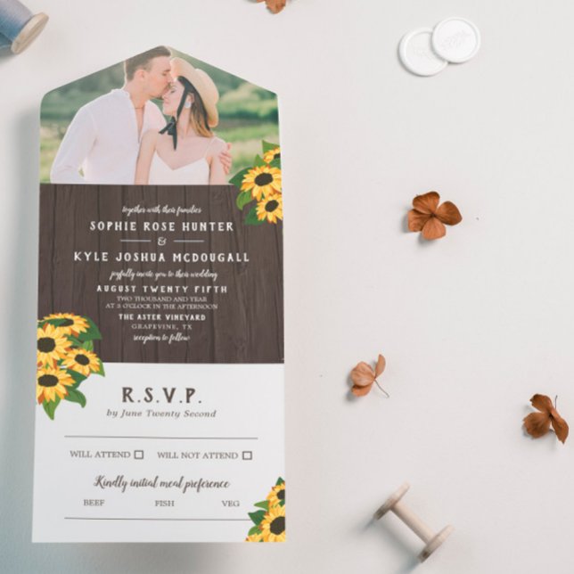 Invitación Todo En Uno Boda fotográfico Rústico de girasoles y madera (Subido por el creador)