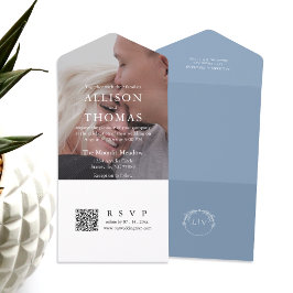 Invitación Todo En Uno Boda monograma de código QR azul turbio moderno