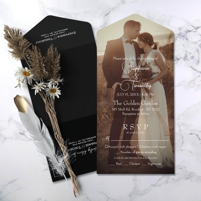 Invitación Todo En Uno Boda negro fotográfico moderno (Simplify your wedding with our all-in-one invitation – convenience and beauty in a single card.)