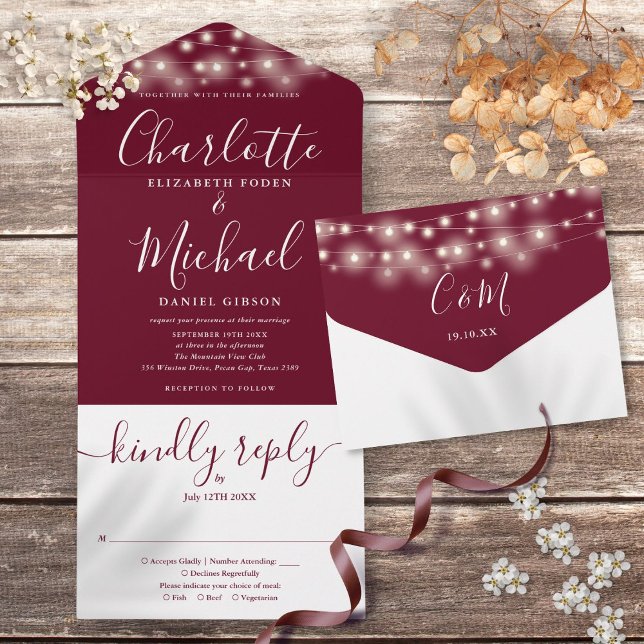Invitación Todo En Uno Burgundy String ilumina a un Boda de guiones elega (Burgundy String Lights Elegant Script Wedding All In One Invitation)