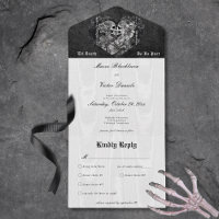 Cena gótica en pareja de esqueletos blancos y negr