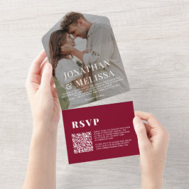 Invitación Todo En Uno Código QR Borgoña Red simple superposición Boda de