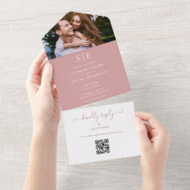 Invitación Todo En Uno Código QR de foto de boda con monograma en rosa po