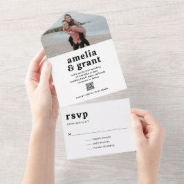 Invitación Todo En Uno Código QR de foto de boda en fuente retro en blanc